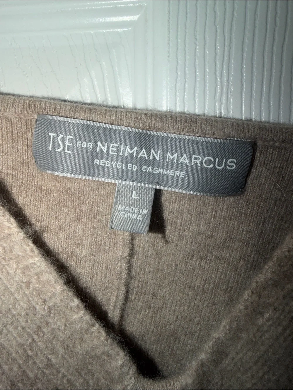 Neiman Marcus Recycled Cashmere V-Neck Sweater Tank Top - Picture 2 of 4
